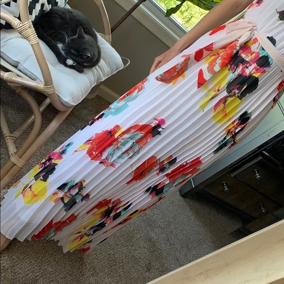 GORGEOUS SUMMER DRESS 🌺 - Picture 5 of 16